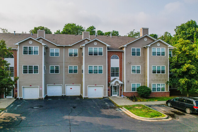 Burgundy Hills Apartments in Burlington, KY - Foto de edificio - Building Photo