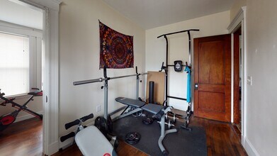35 Brooksdale Rd, Unit 2 in Boston, MA - Foto de edificio - Building Photo