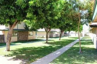 Parkside in Pomona, CA - Foto de edificio - Building Photo