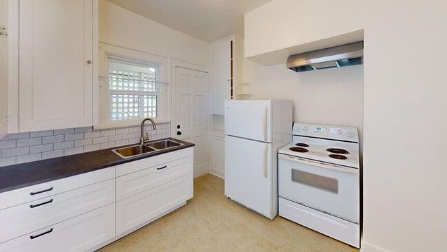 3841-3847-3847 SE Kelly St in Portland, OR - Building Photo - Building Photo