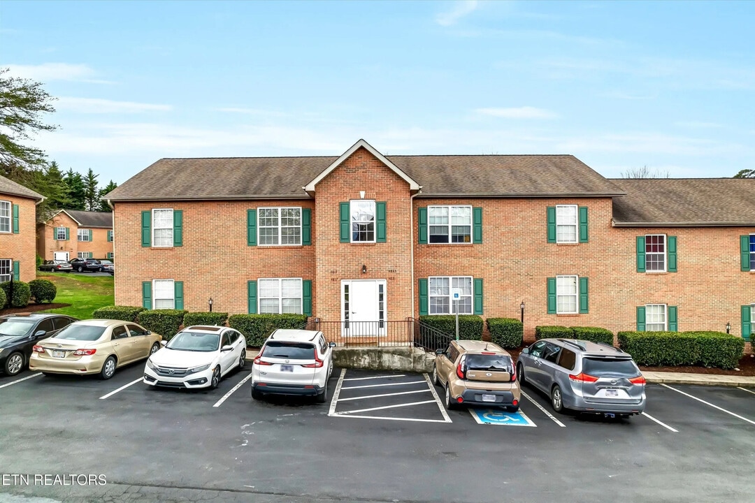 4817 Poplar Crest Way in Knoxville, TN - Foto de edificio