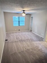 2936 Spanish Oak Dr SW in Lilburn, GA - Building Photo - Building Photo