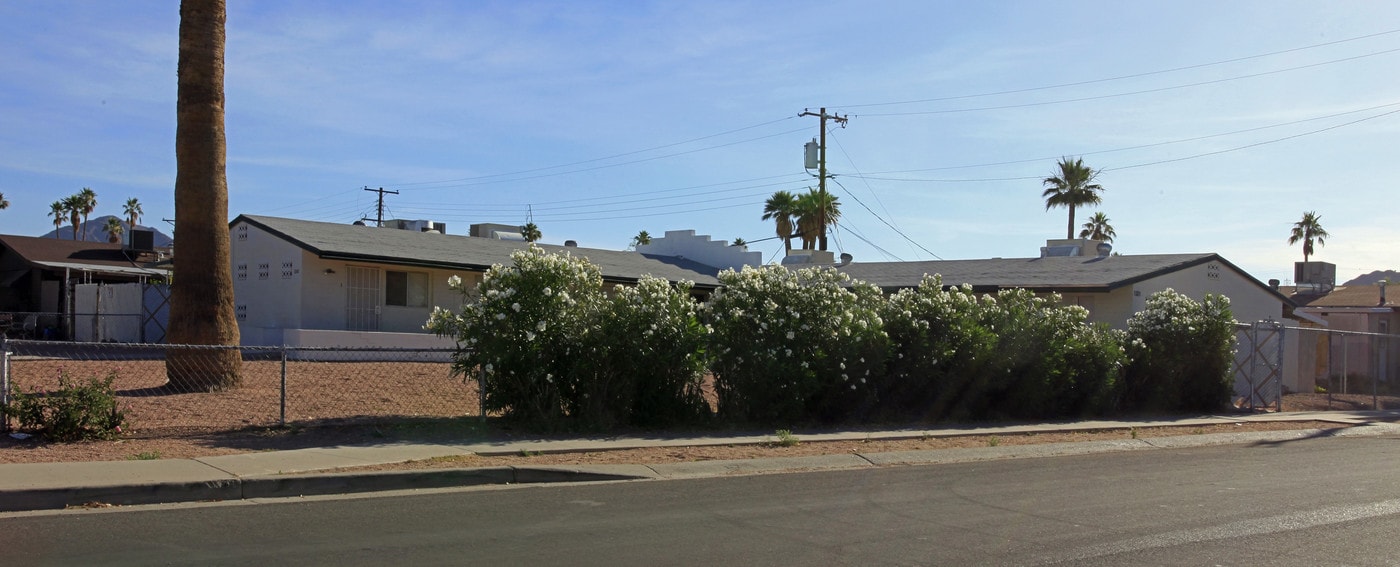 1313 N 48th St in Phoenix, AZ - Building Photo