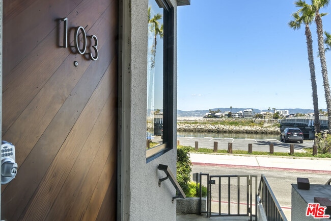 6209 Pacific Ave in Los Angeles, CA - Building Photo - Building Photo