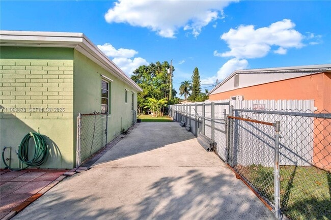 property at 860 SW 3rd St