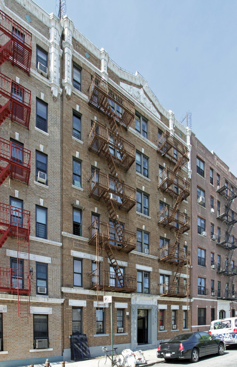 5 Ten Eyck St in Brooklyn, NY - Building Photo