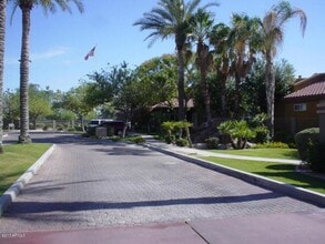 2929 W Yorkshire Dr in Phoenix, AZ - Building Photo - Building Photo