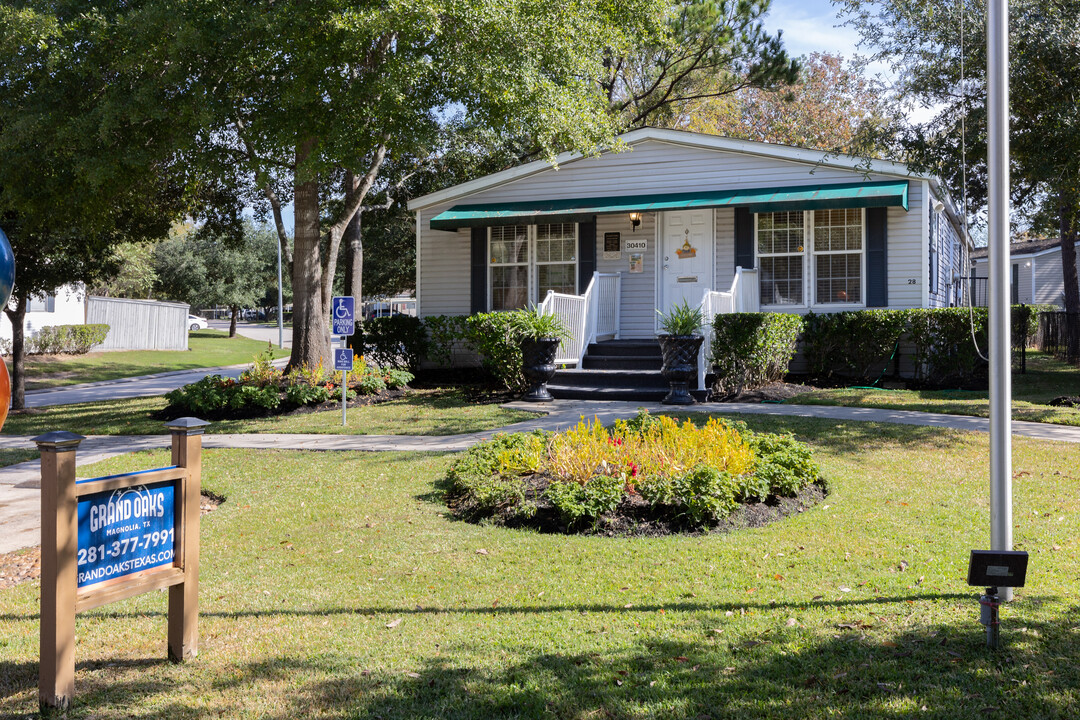 Grand Oaks MHC in Magnolia, TX - Building Photo