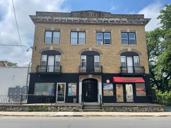 property at 1472 Baldwin St