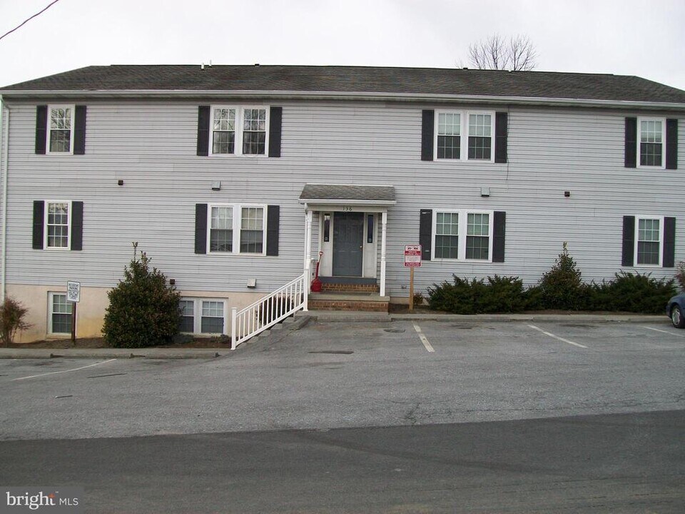 136 N Place Ln in Strasburg, VA - Building Photo