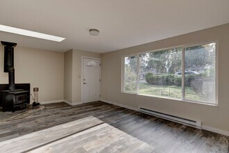 850 SW 6th Ave in Oak Harbor, WA - Building Photo - Building Photo