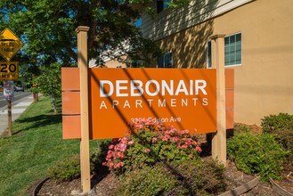 Debonaire Apartments in Sacramento, CA - Foto de edificio - Building Photo