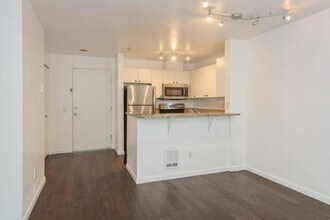 323 Queen Anne Ave N in Seattle, WA - Building Photo - Building Photo