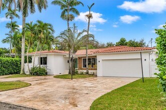 1080 NE 104th St in Miami Shores, FL - Building Photo - Building Photo