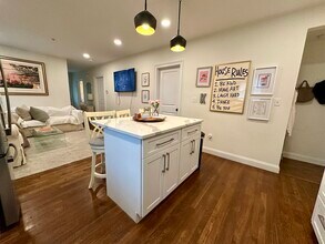 21 Bellevue St, Unit 19-21 Bellevue, #1 in Waltham, MA - Building Photo - Building Photo