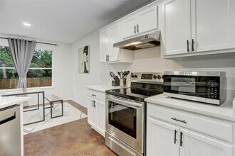 7107 Thannas Way in Austin, TX - Building Photo - Building Photo