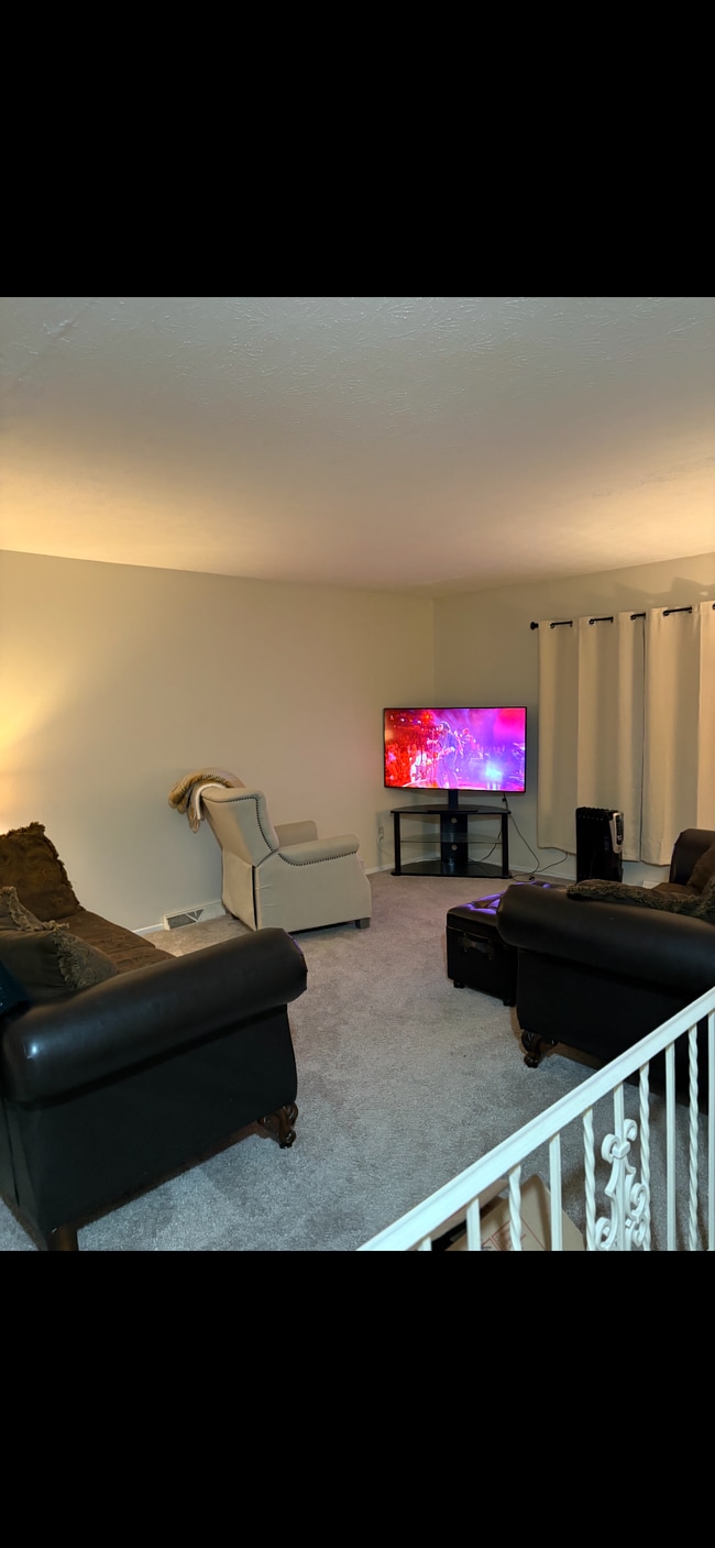 4431 Maplepark Rd in Stow, OH - Foto de edificio - Building Photo