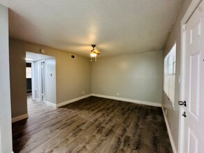618 93rd Ave N in St. Petersburg, FL - Building Photo - Building Photo