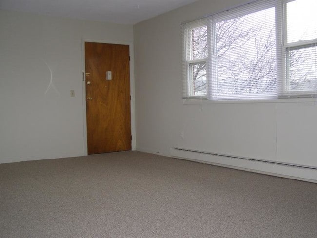 11 Highview Dr, Unit 92 in Pittsfield, MA - Foto de edificio - Building Photo