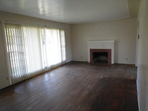 456 Drakeley Ave in Atwater, CA - Foto de edificio - Building Photo