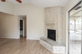 17002 Enchanted Cir E in Sugar Land, TX - Building Photo - Building Photo