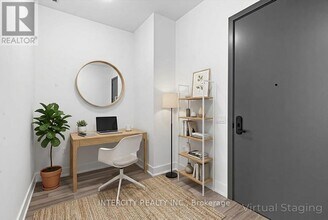 2075 King Rd in King City, ON - Building Photo - Building Photo