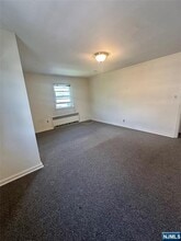 76 Dick St in Clifton, NJ - Foto de edificio - Building Photo