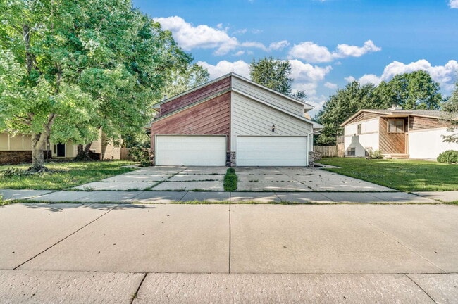 property at 1707 E Pinion Rd