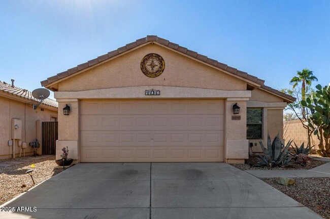 44043 W Cypress Ln in Maricopa, AZ - Building Photo - Building Photo