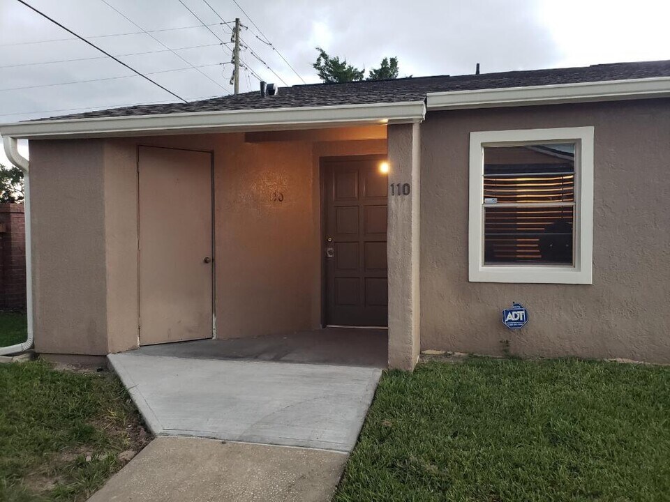110 Dorchester Sq in Lake Mary, FL - Building Photo