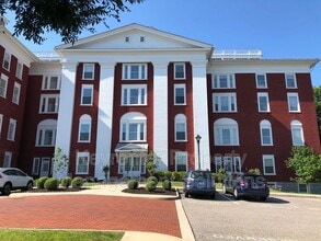 100 W Village Dr in Staunton, VA - Building Photo - Building Photo