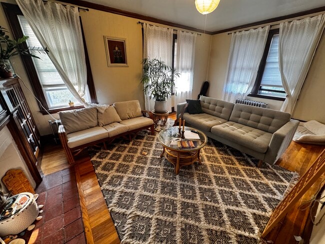 36 Newton St, Unit 2