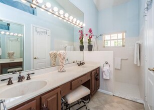 20 Commodore Pl in Palm Beach Gardens, FL - Foto de edificio - Building Photo