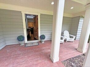 115 Godfrey Rd E in Weston, CT - Building Photo - Building Photo