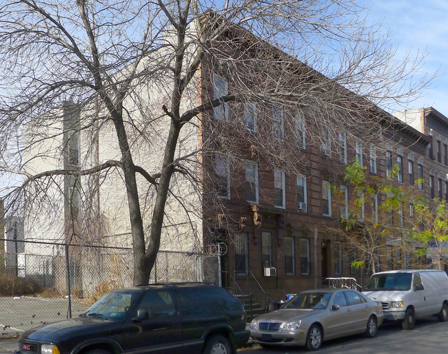 316 Patchen Ave in Brooklyn, NY - Building Photo - Building Photo