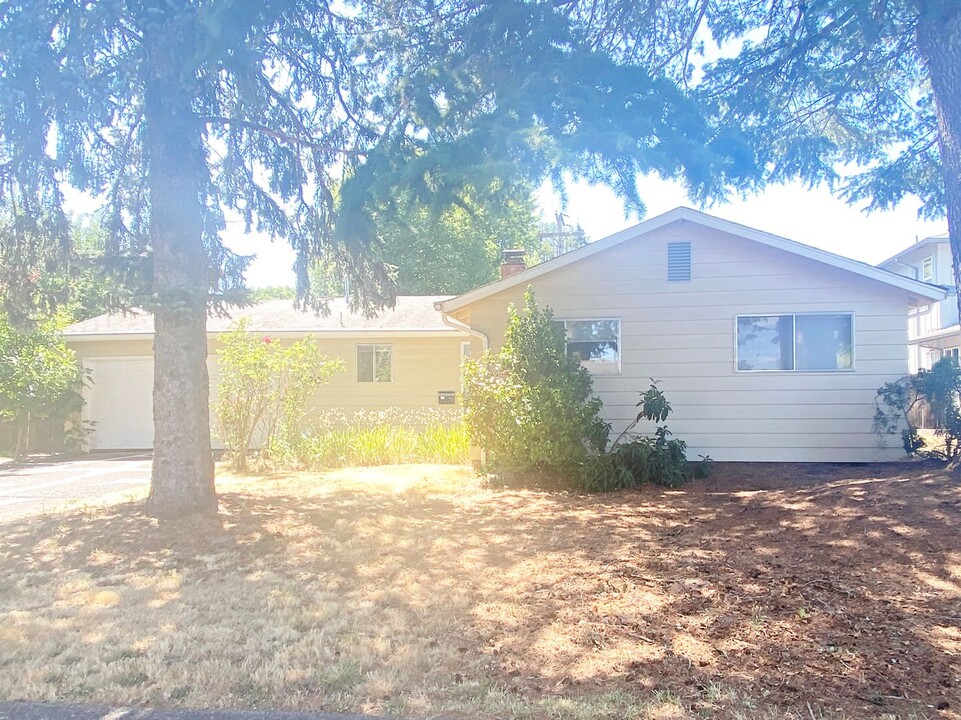 1620 NW 17th St in Corvallis, OR - Building Photo