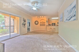 2407 Courtney Meadows Ct in Tampa, FL - Foto de edificio - Building Photo