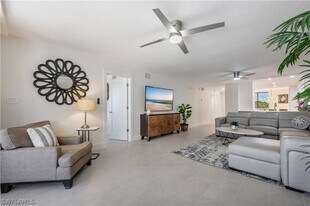 11118 Gulf Shore Dr in Naples, FL - Building Photo