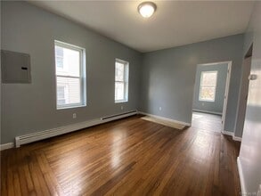 13 Monhagen Ave, Unit 11 in Middletown, NY - Building Photo - Building Photo
