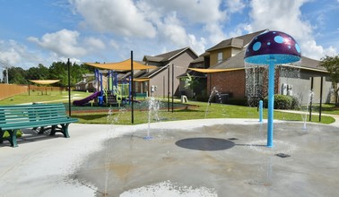 Juban Courts Condos in Denham Springs, LA - Building Photo - Building Photo