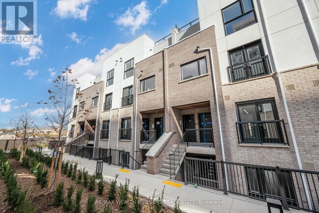 349-309-349 Wheat Boom Dr. in Oakville, ON - Building Photo - Building Photo