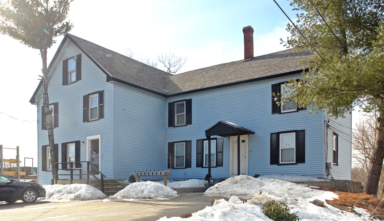 16 Martin St in Derry, NH - Foto de edificio