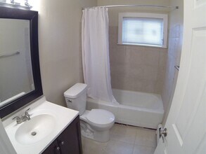 909 Cook Ave in Youngstown, OH - Building Photo - Building Photo