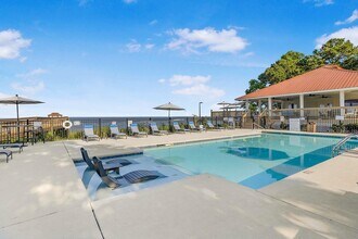 Grandview Pointe in Mobile, AL - Building Photo - Building Photo