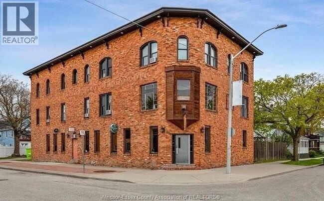property at 201 - 400 Chilver Rd