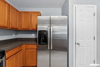 9465 Lakeview Rd in Union City, GA - Building Photo - Building Photo