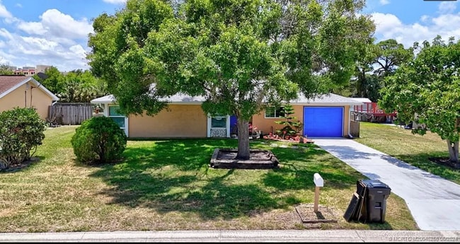property at 1612 SE Cascella Ct
