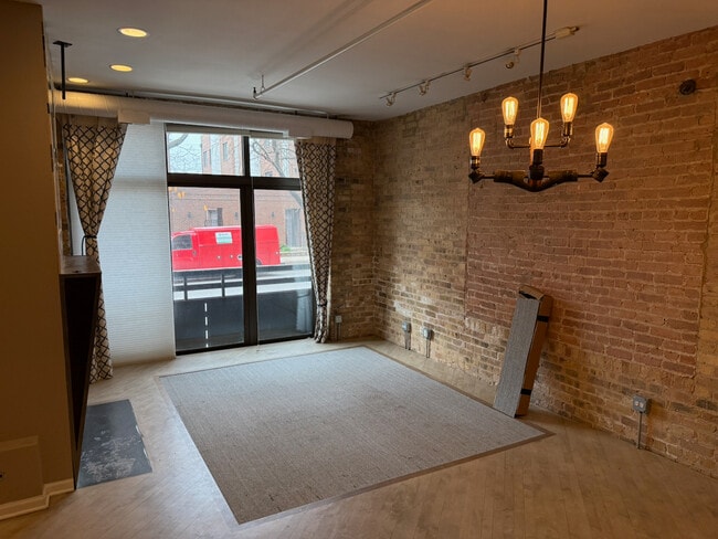 1735 W Diversey Pkwy in Chicago, IL - Building Photo - Building Photo