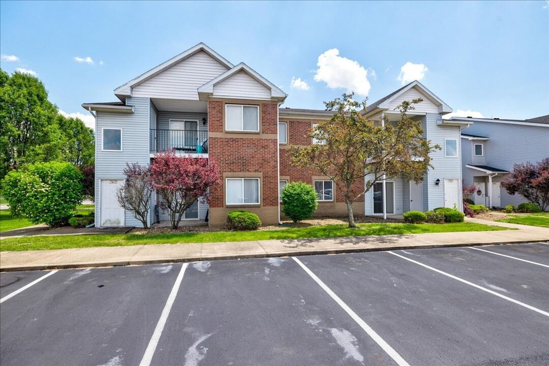 7933 Circle Front Ct in Evansville, IN - Foto de edificio