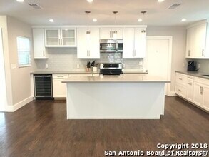 8222 Greenbrier in San Antonio, TX - Foto de edificio - Building Photo